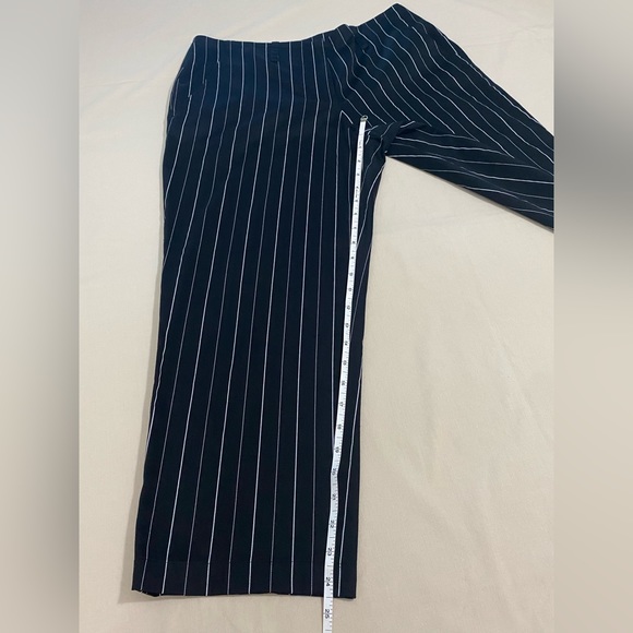 Anne Klein pinstripe crop pant. EUC - Picture 10 of 12
